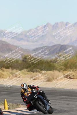 media/Nov-16-2025-Race Pace (Sun) [[8c5fa54630]]/Non Verified Riders (1st 20 Minutes)/2-Turn 10 (1010am)/